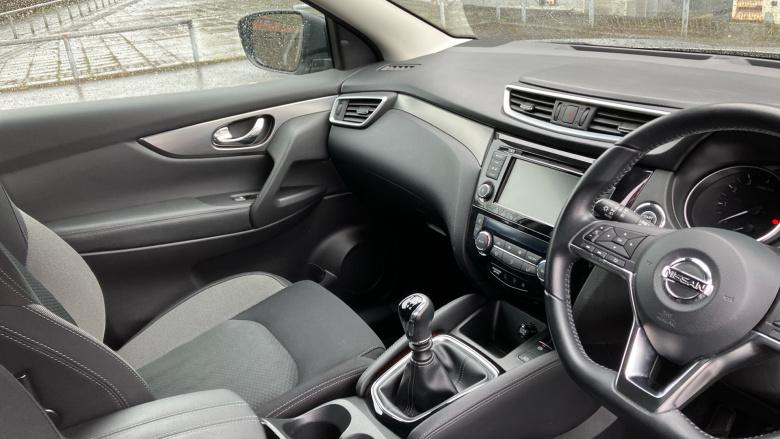 Nissan Qashqai 1.3 DiG-T 160 N-Connecta 5dr Petrol Hatchback